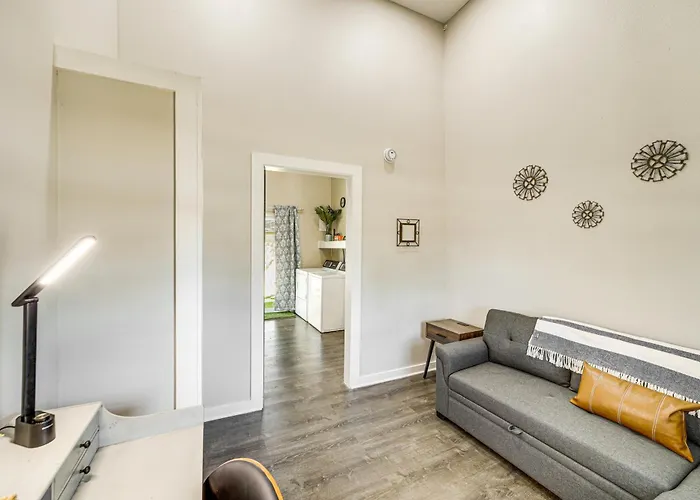 Holiday home Walk To Expo Square Pavilion: Updated Home!
