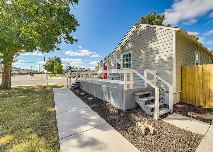 Walk To Expo Square Pavilion: Updated Home! Holiday home