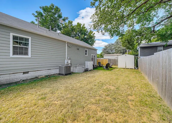 Walk To Expo Square Pavilion: Updated Home! Holiday home