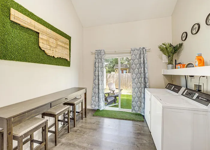 Walk To Expo Square Pavilion: Updated Home!