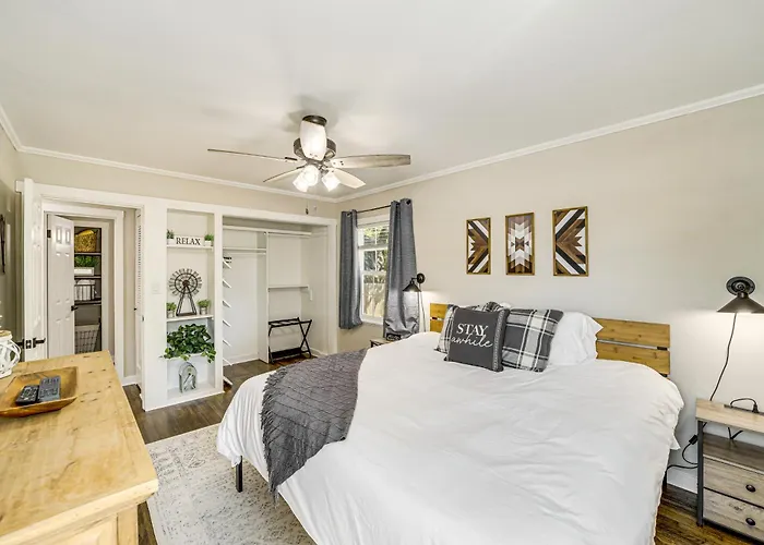 Holiday home Walk To Expo Square Pavilion: Updated Home! *