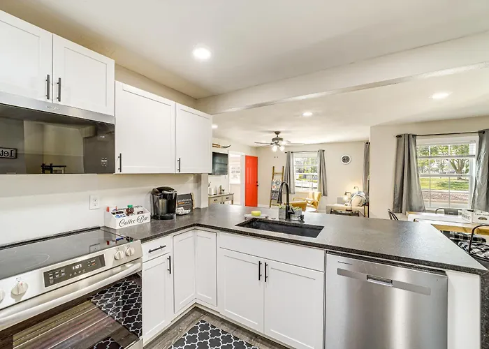 Walk To Expo Square Pavilion: Updated Home! *